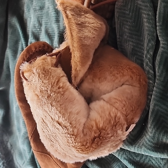 Minnetonka tall Tan suede fur lined moccasins - Picture 4 of 5